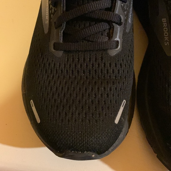 Brooks - Picture 4 of 4